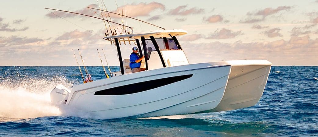 Aquila 28 Molokai navegando a velocidad