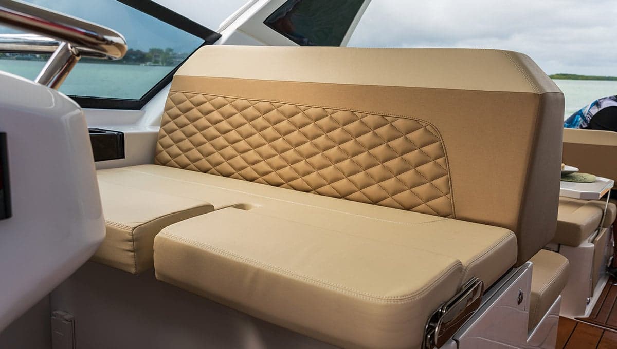 Sofá de la bañera del Aquila 32 Sport