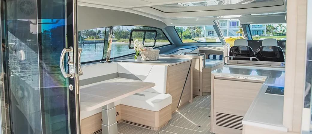 Salón del Aquila 42 Coupe