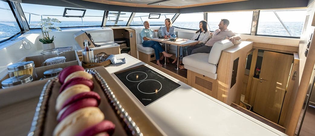 Cocina del Aquila 42 Yacht