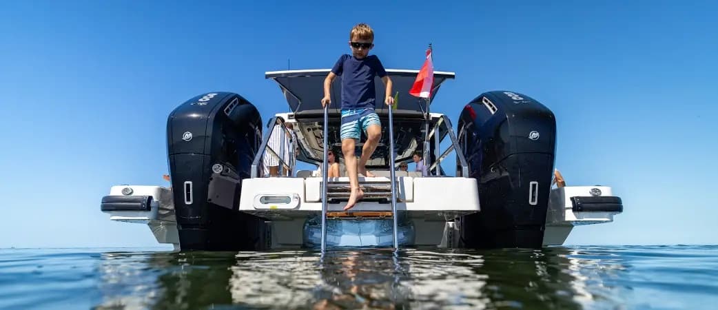 Escalera de baño del Aquila 45 Sport