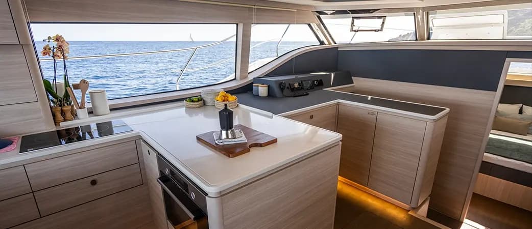 Cocina del Aquila 46 Yacht