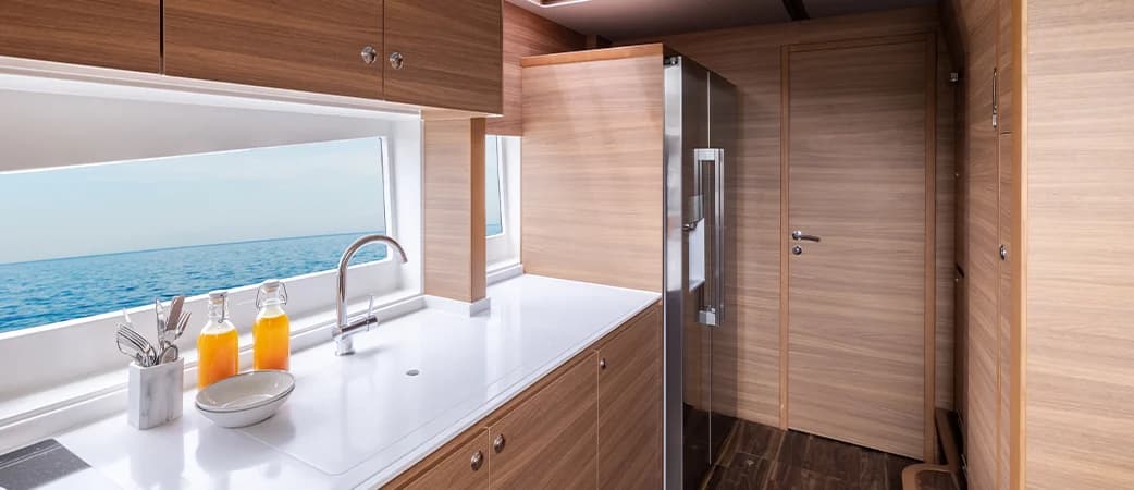 Cocina del Aquila 54 Yacht