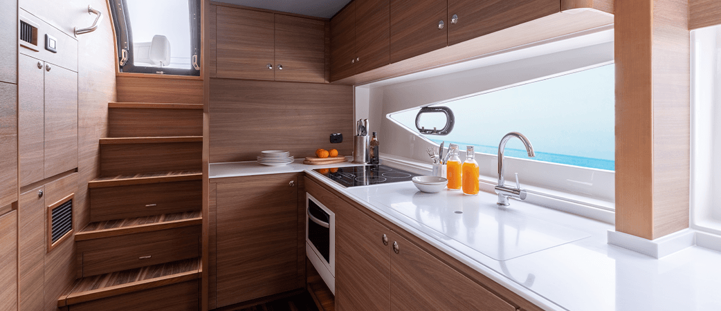 Cocina del Aquila 54 Yacht