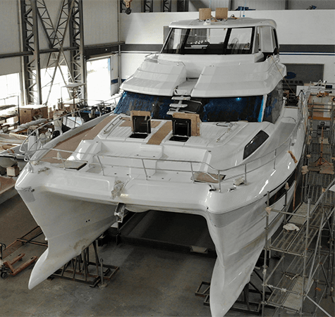 Aquila 70 Luxury en construcción en el astillero