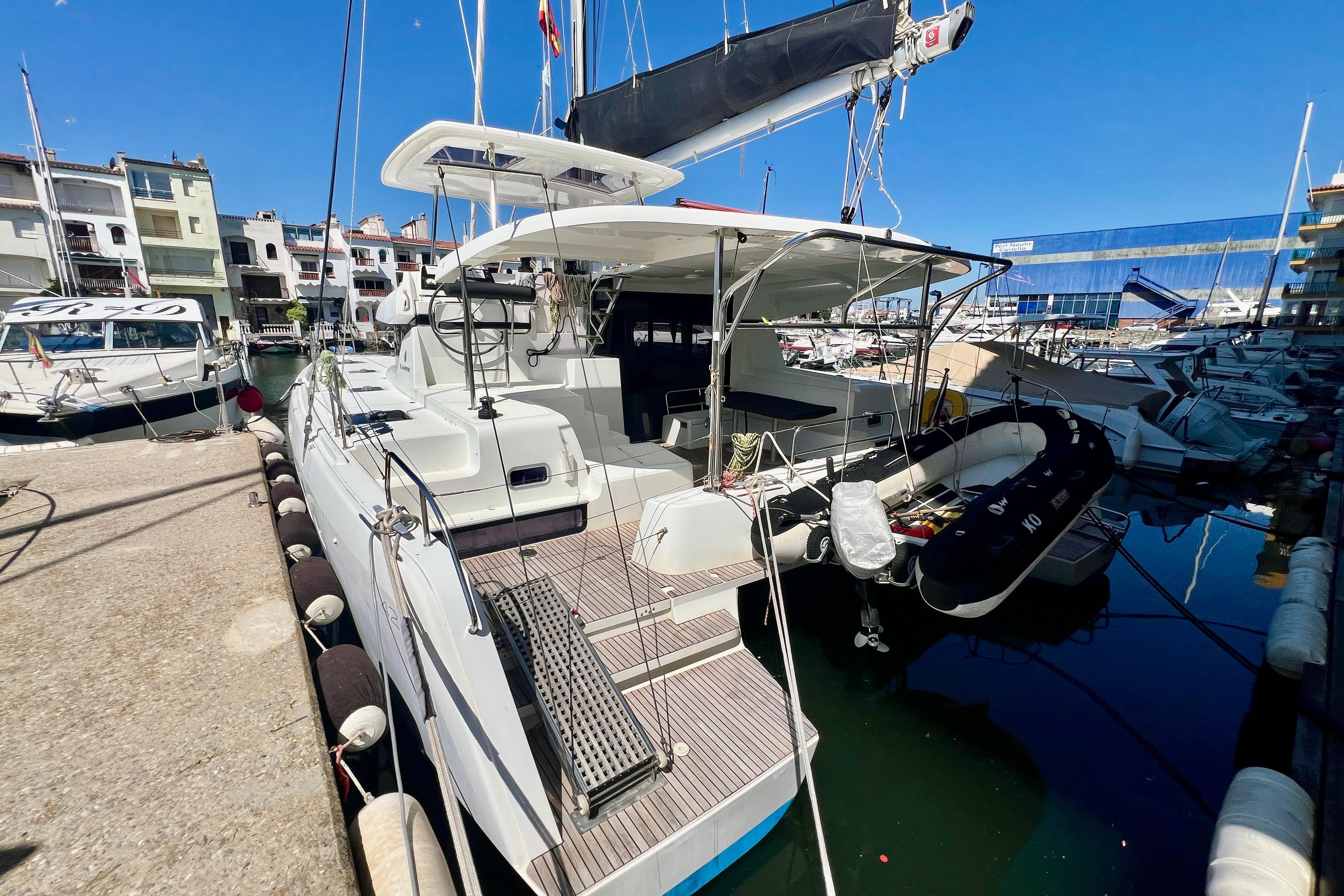Lagoon 42 · 9