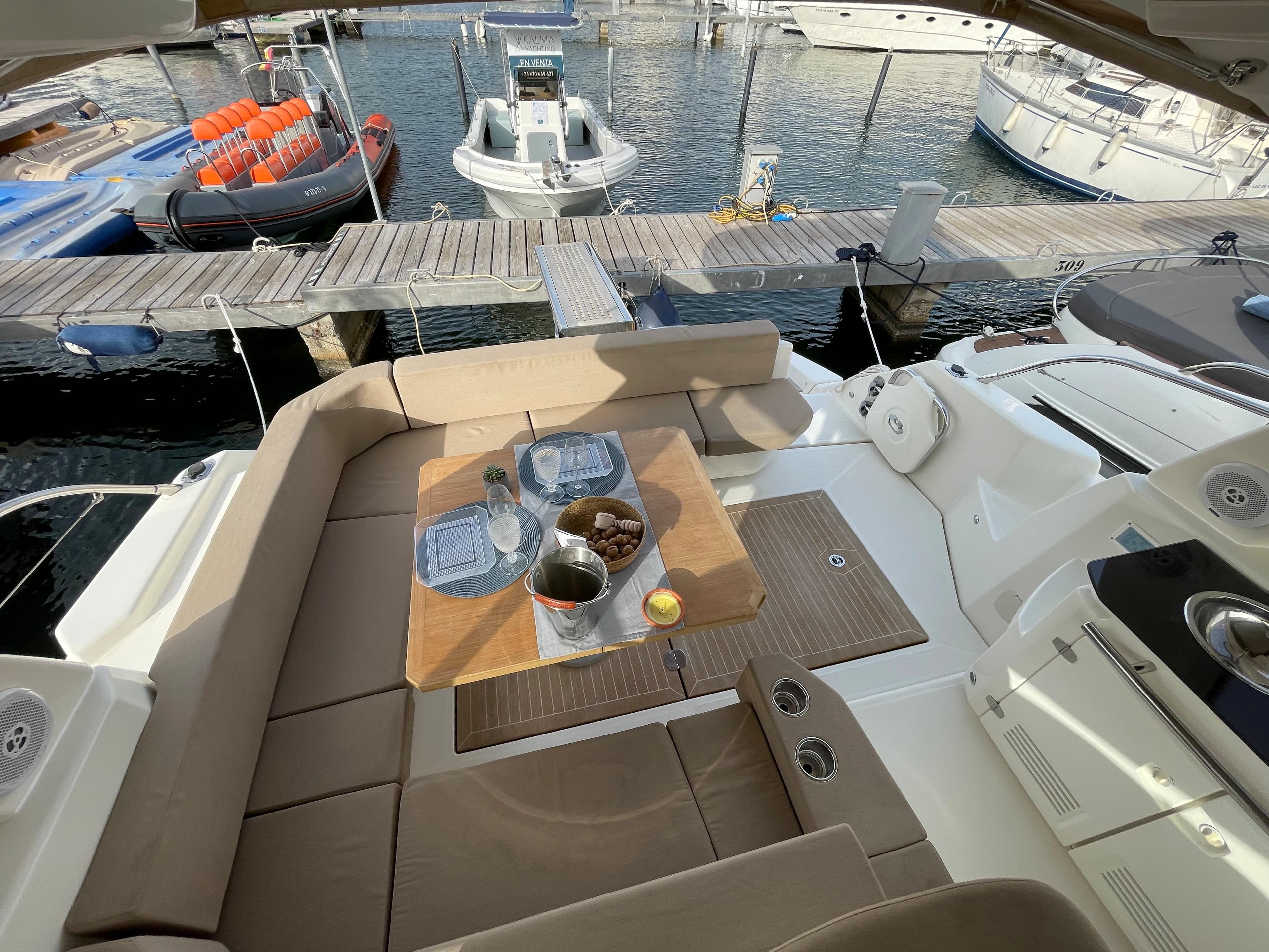 Cranchi M38 · 7