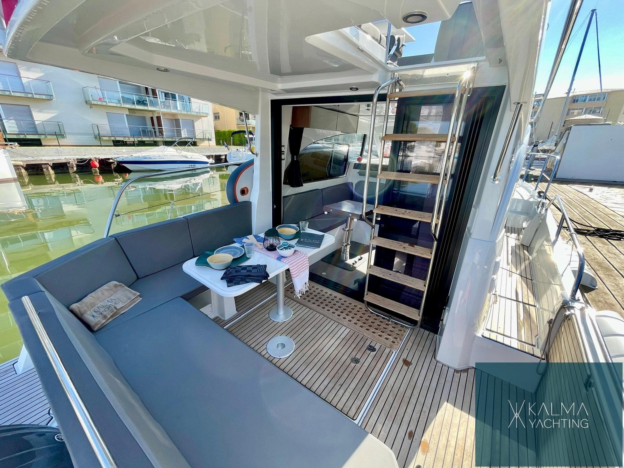 Beneteau Antares 11 Fly · 9