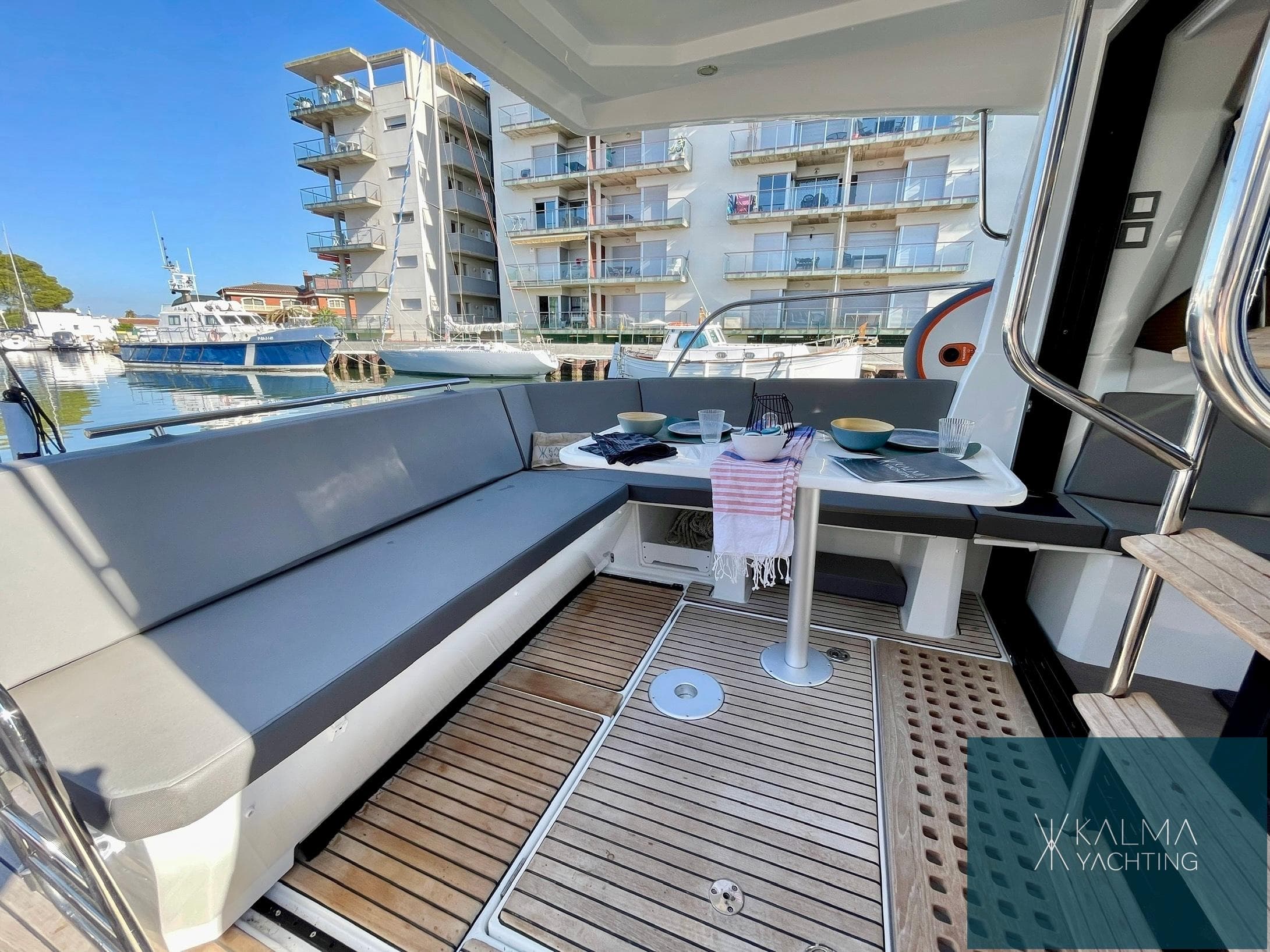 Beneteau Antares 11 Fly · 10