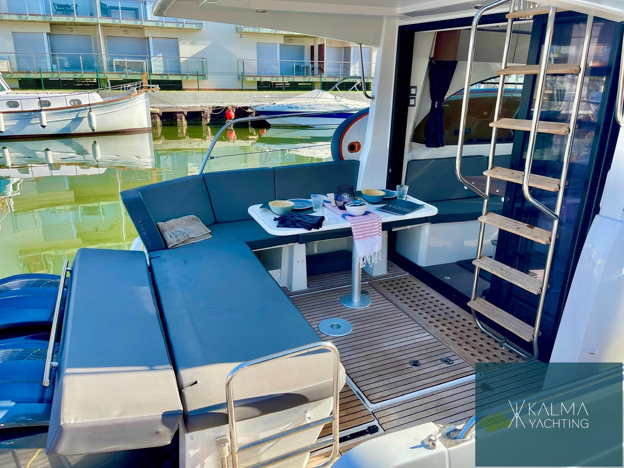 Beneteau Antares 11 Fly · 12