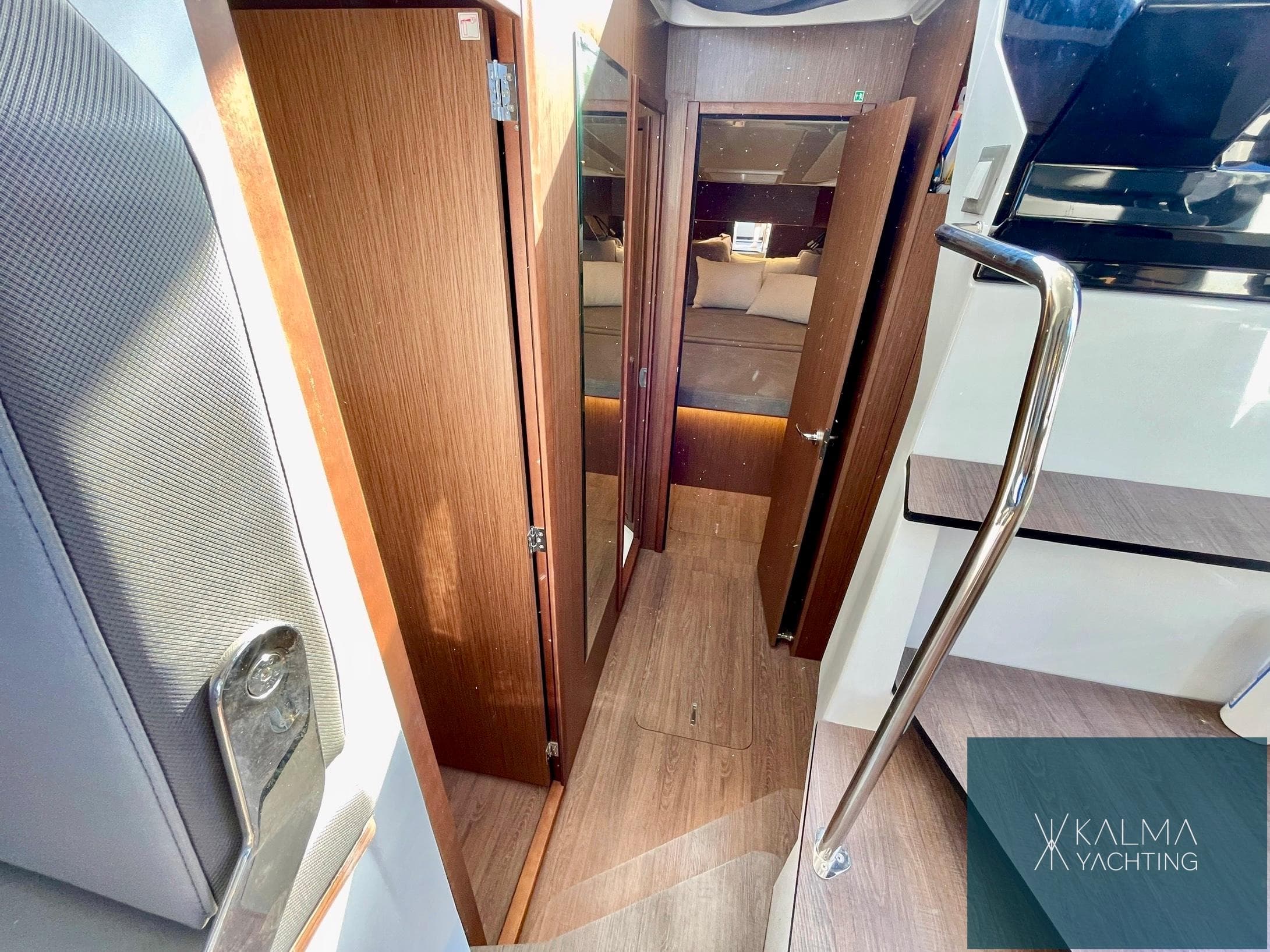 Beneteau Antares 11 Fly · 36
