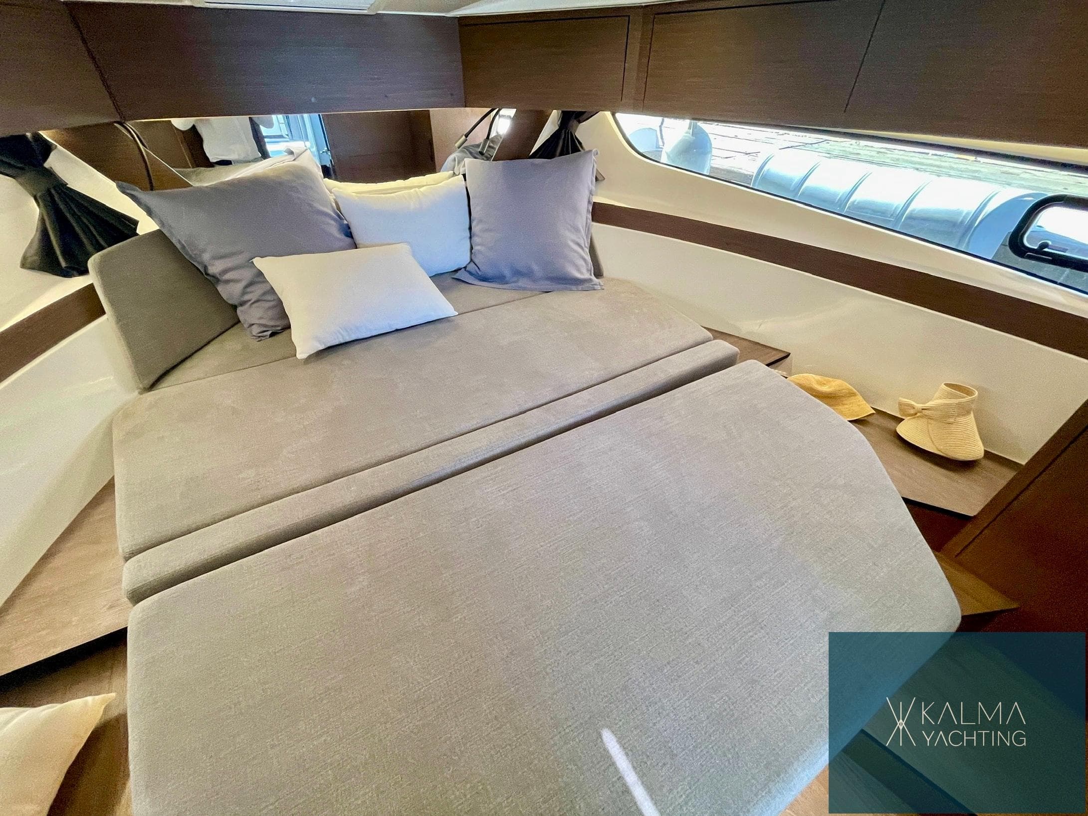 Beneteau Antares 11 Fly · 42