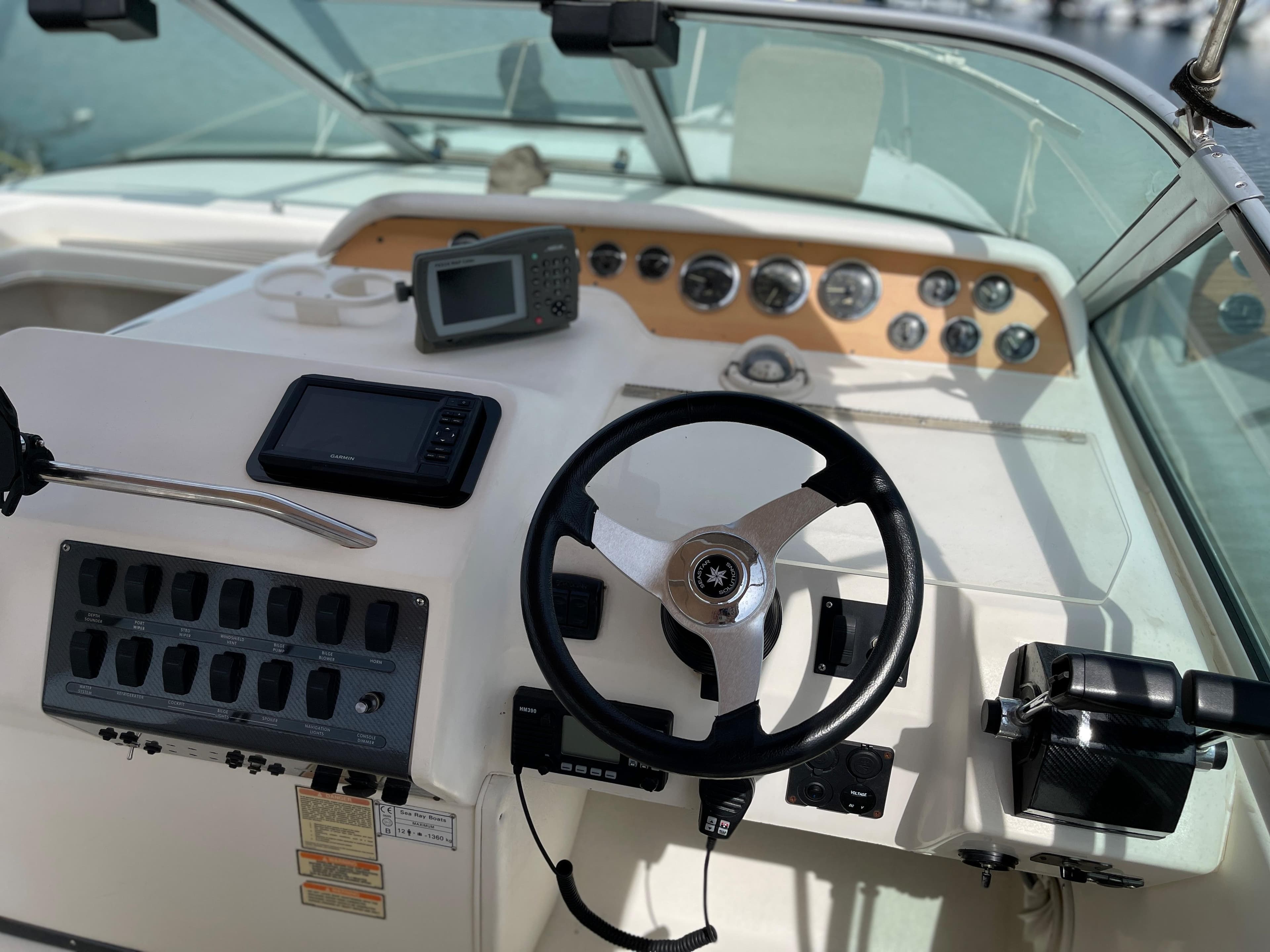 Sea Ray 290 Sundancer · 14
