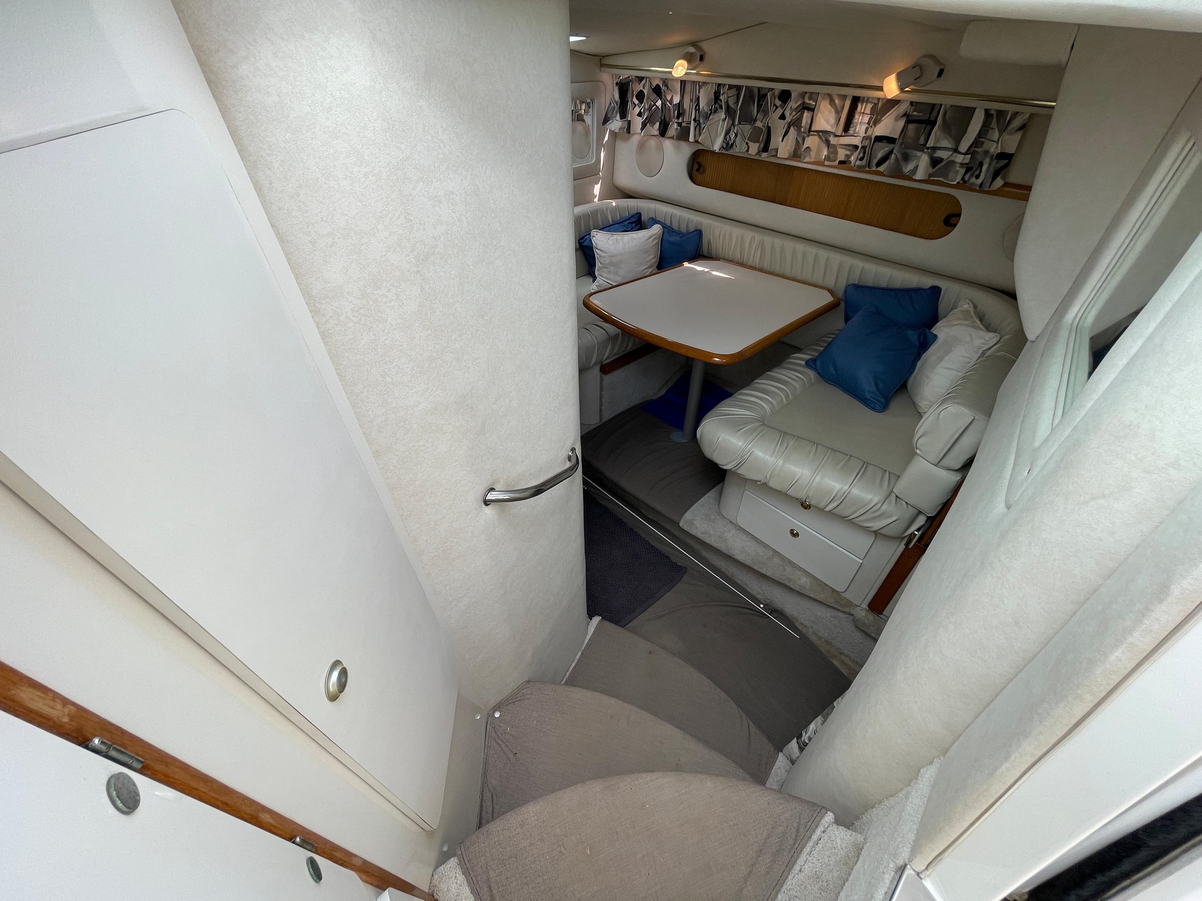 Sea Ray 290 Sundancer · 23
