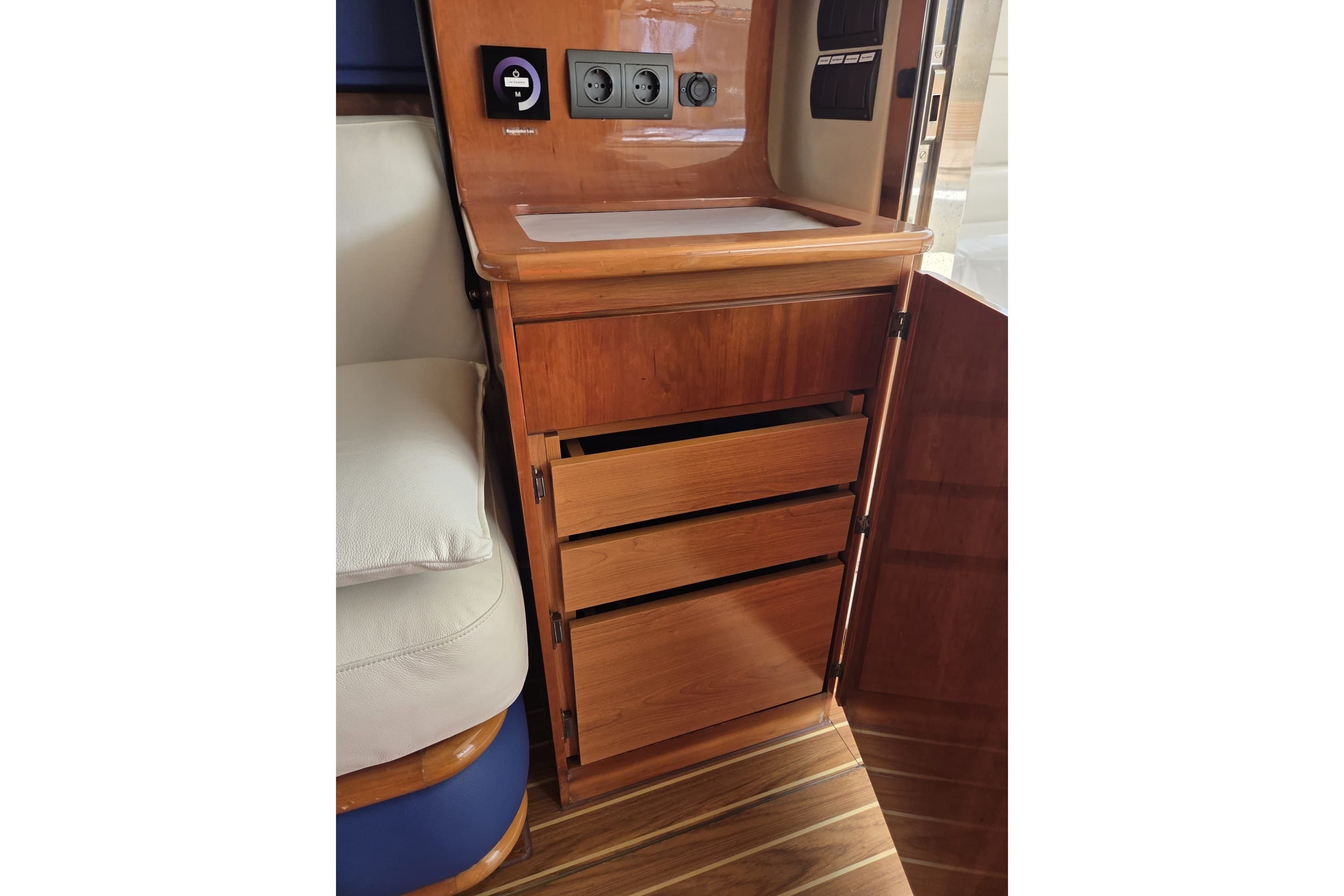 Azimut 43 · 14