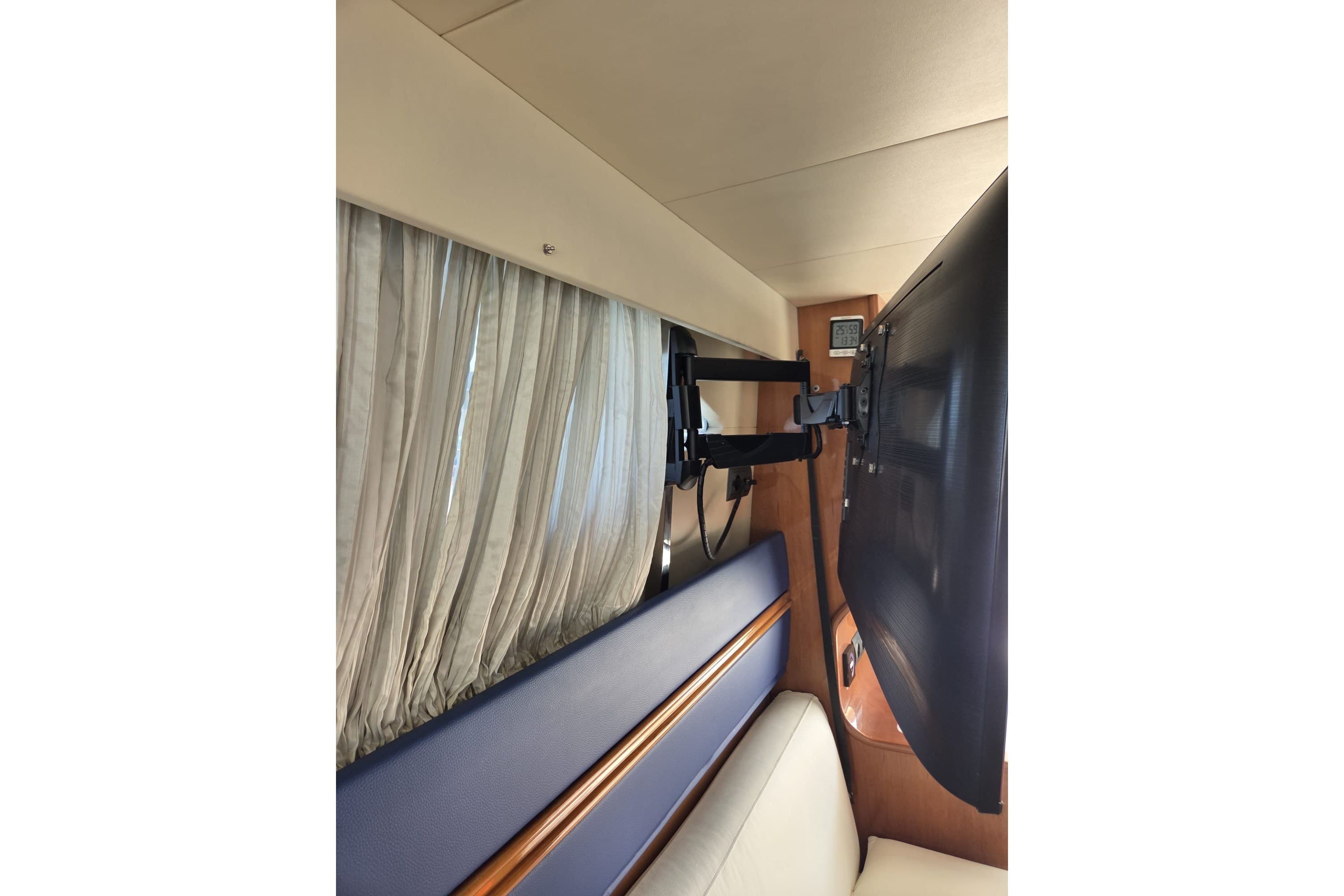 Azimut 43 · 33