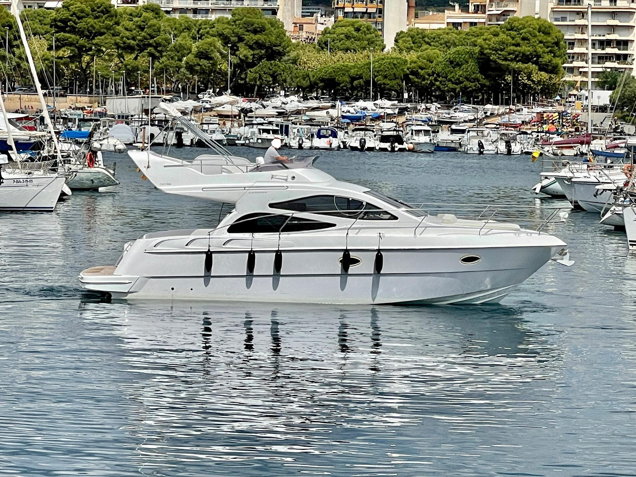 Genesis Boats 37 Flybridge · 1