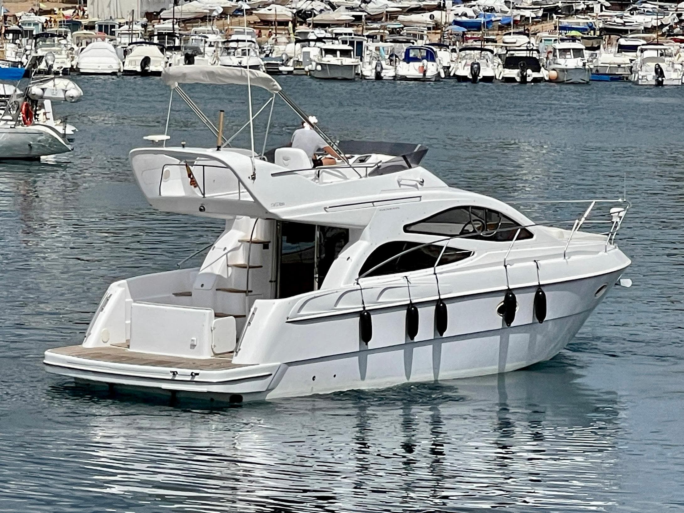 Genesis Boats 37 Flybridge · 3