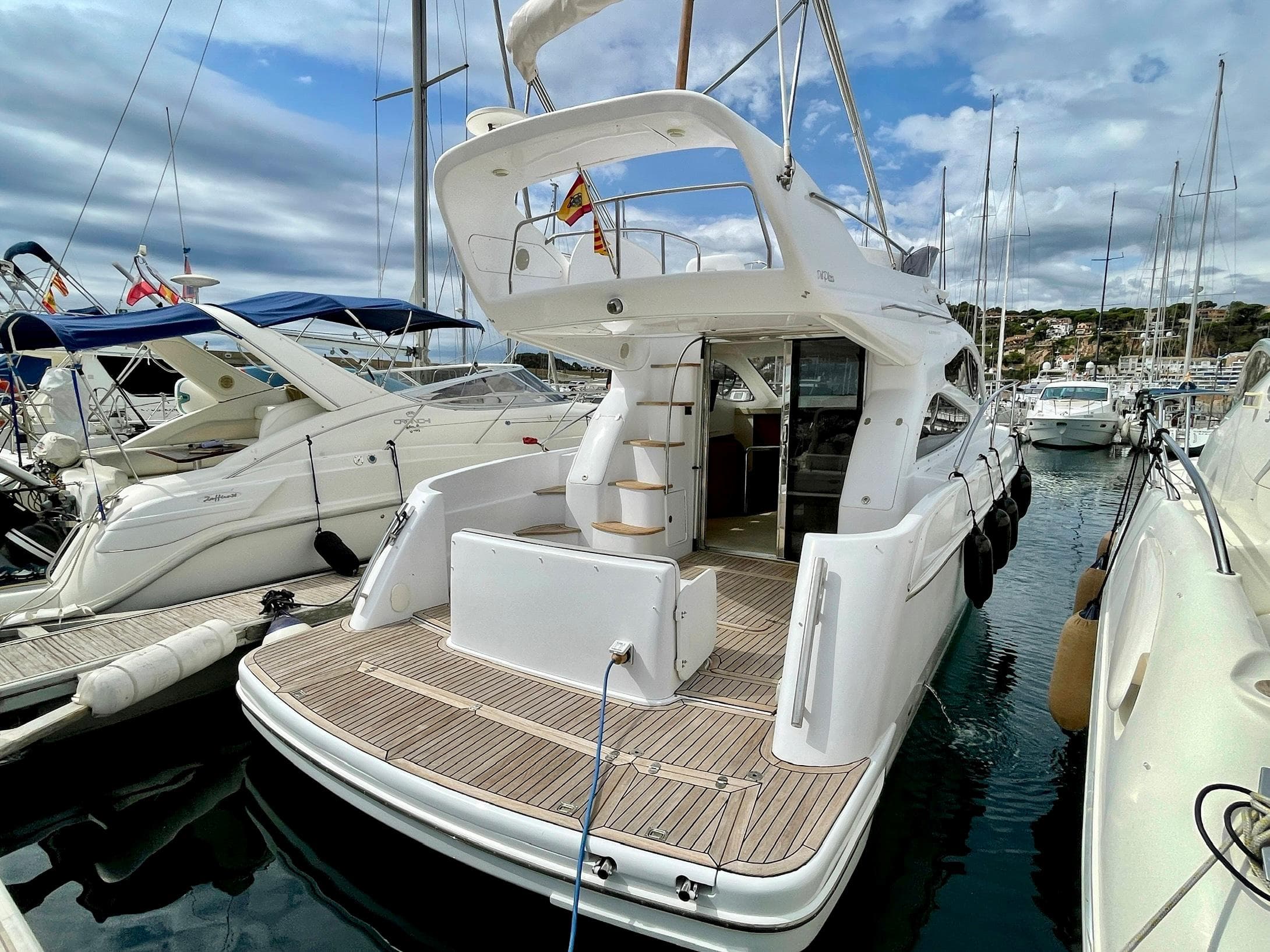 Genesis Boats 37 Flybridge · 8