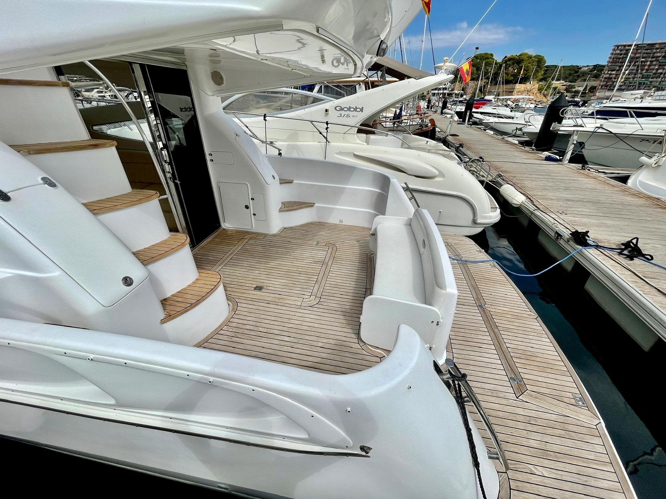 Genesis Boats 37 Flybridge · 9
