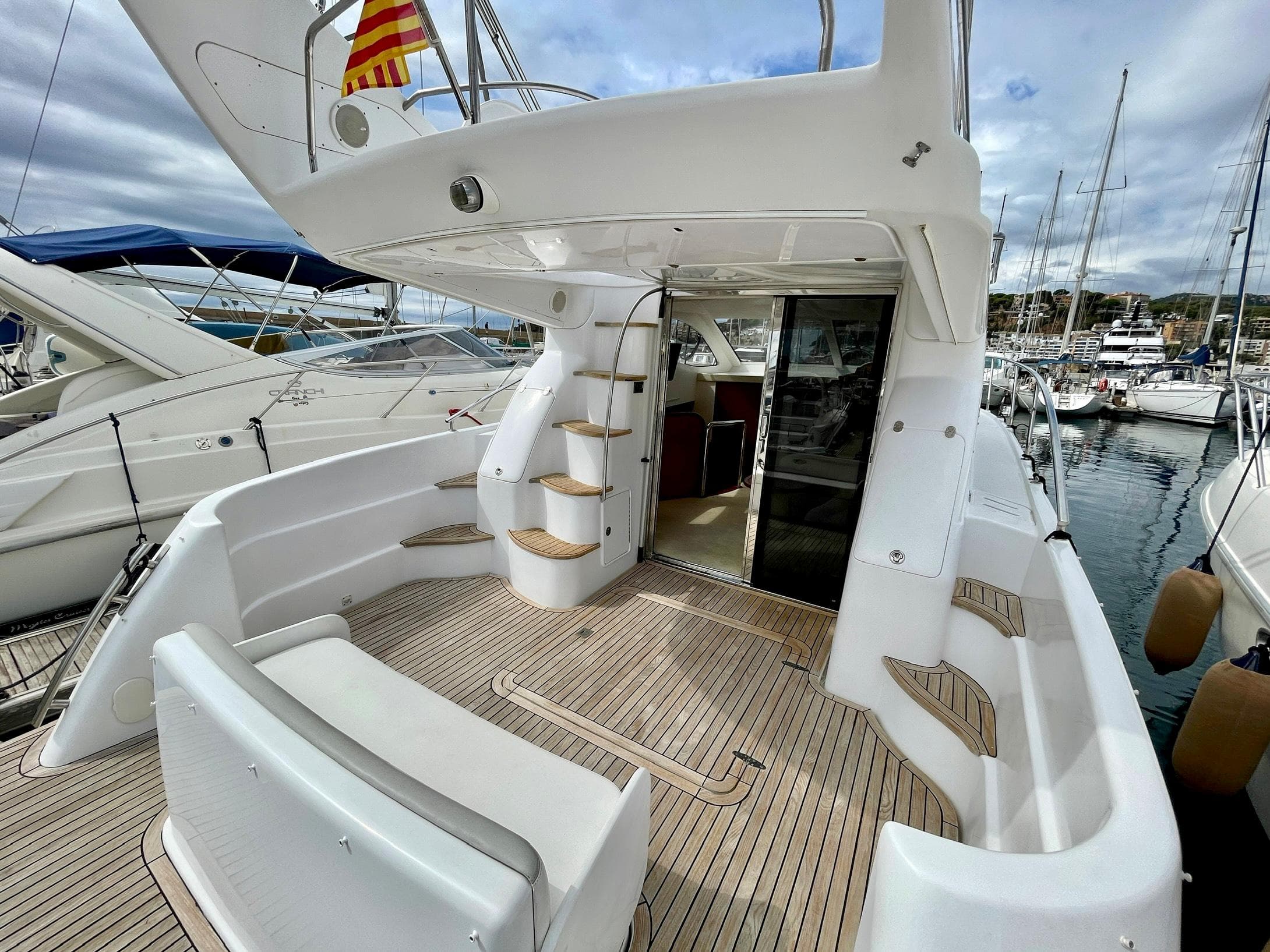 Genesis Boats 37 Flybridge · 11