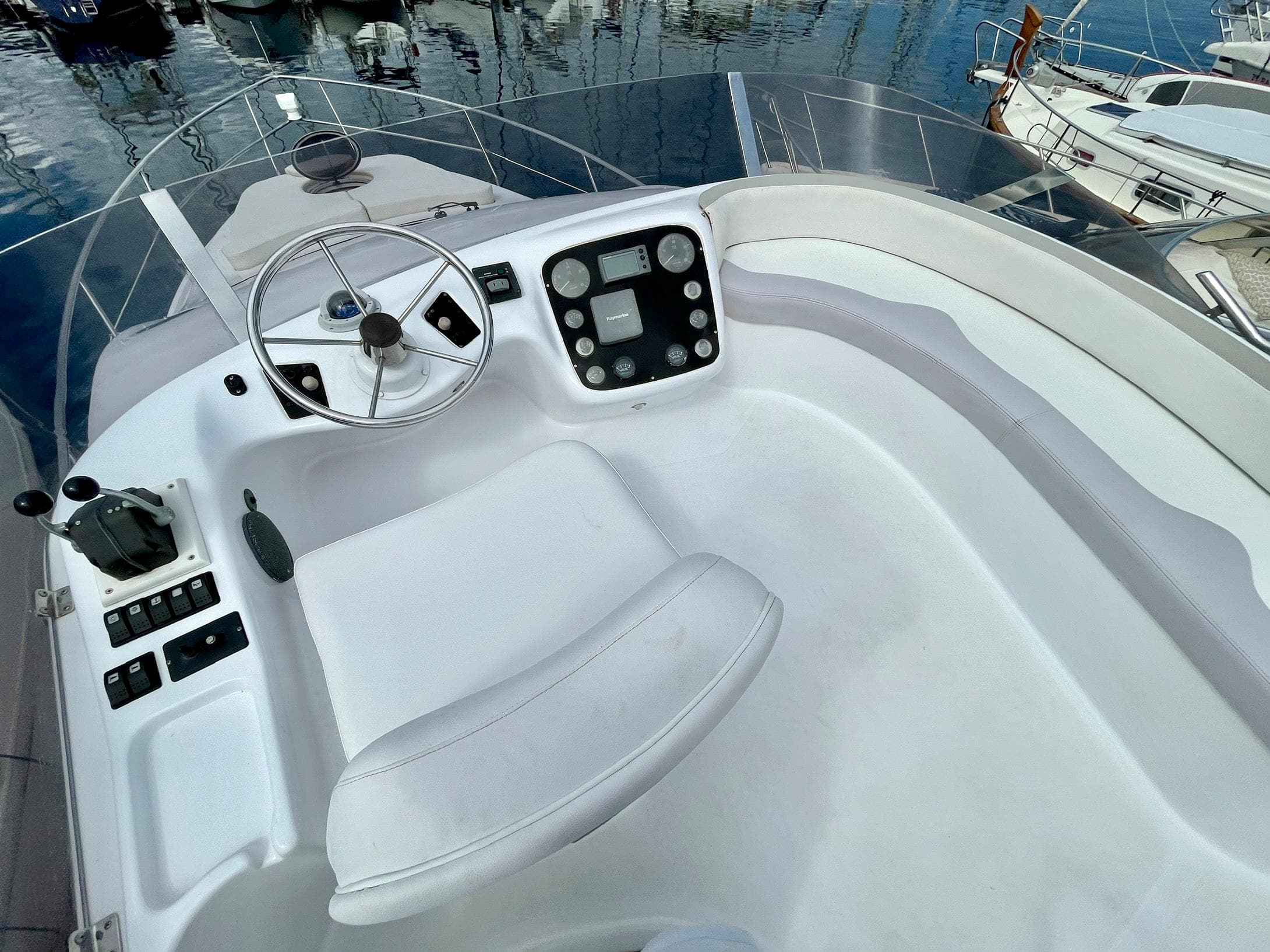 Genesis Boats 37 Flybridge · 19