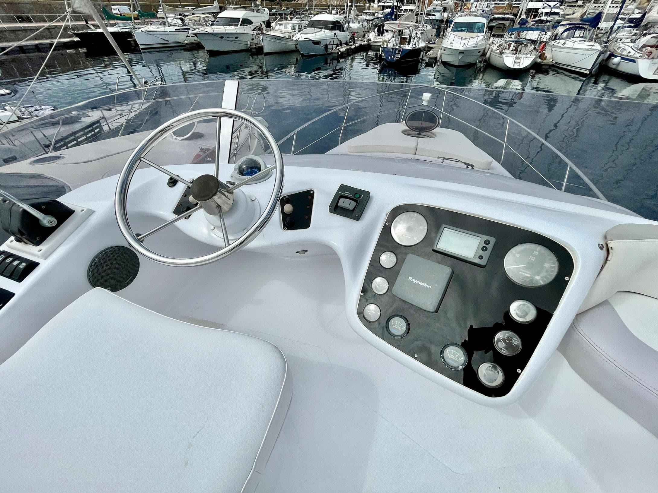 Genesis Boats 37 Flybridge · 21