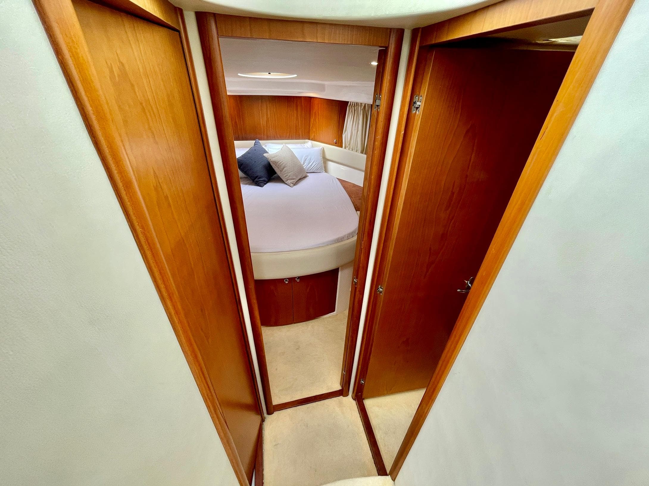 Genesis Boats 37 Flybridge · 39