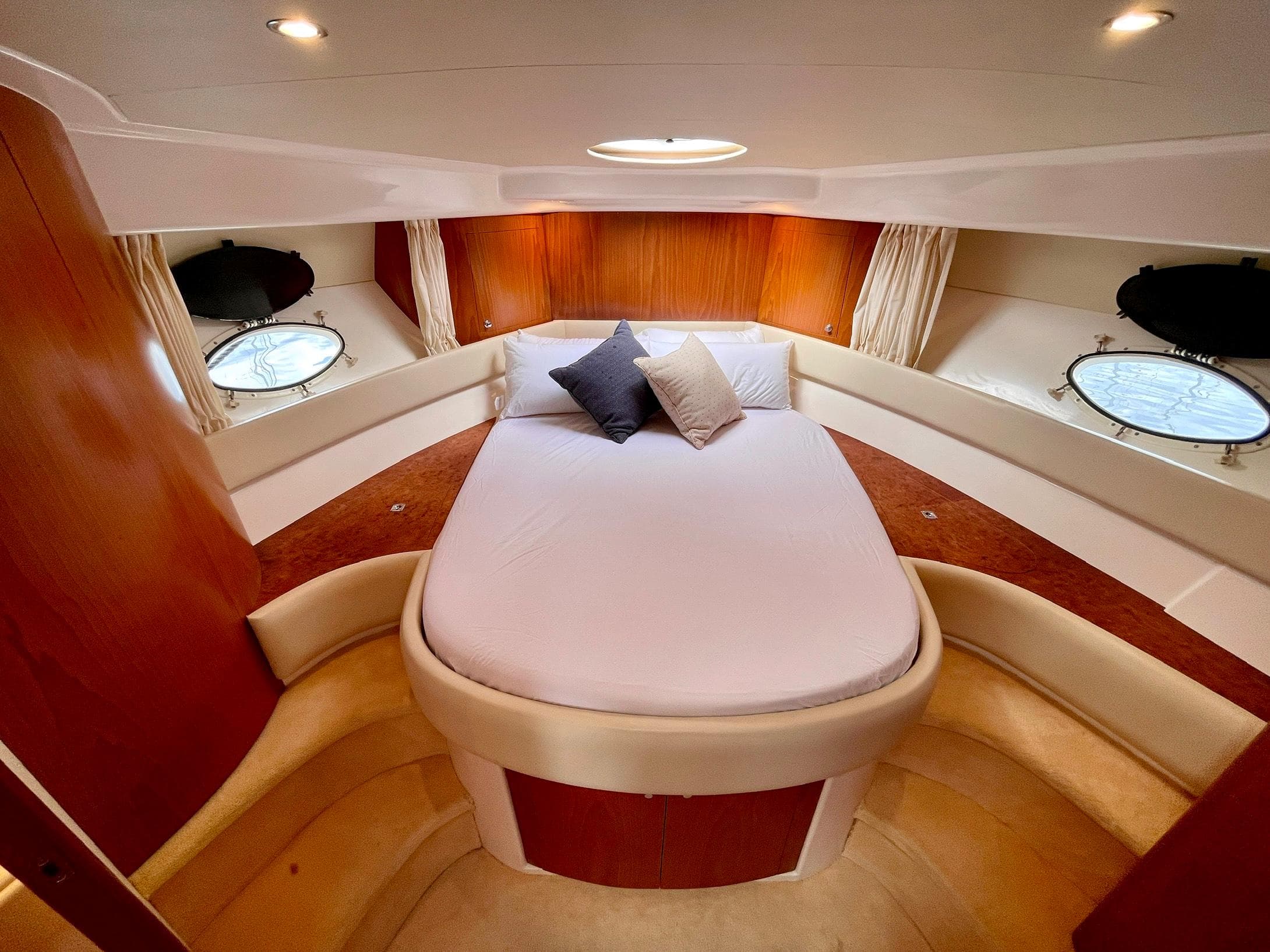 Genesis Boats 37 Flybridge · 43