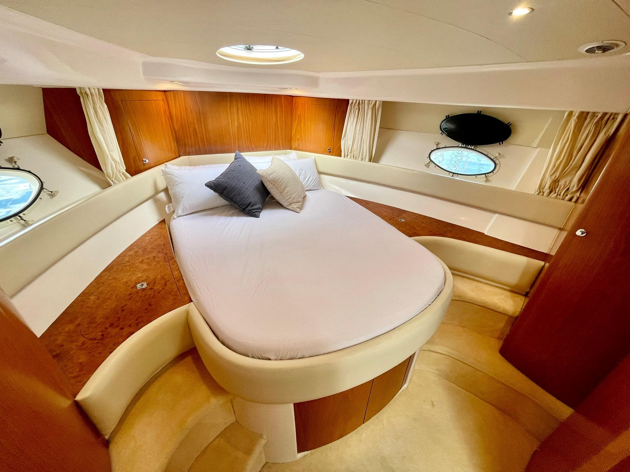 Genesis Boats 37 Flybridge · 44