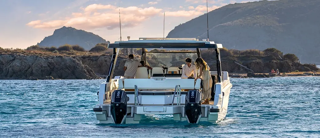 Popa del Aquila 35 Sport con sus motores fueraborda