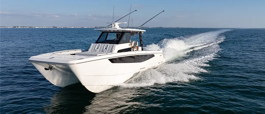 Aquila 36 Molokai navegando a velocidad