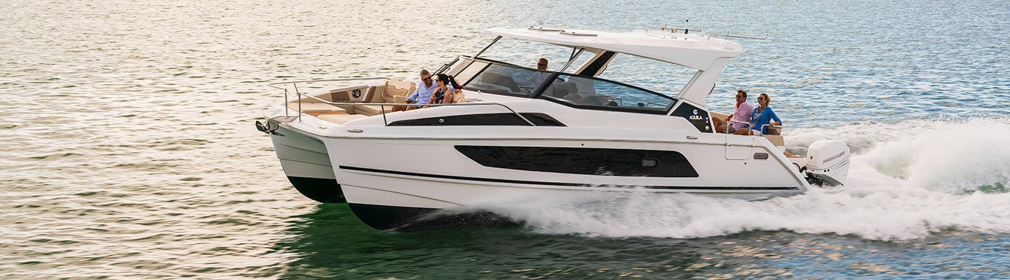 Aquila 36 Sport navegando a velocidad