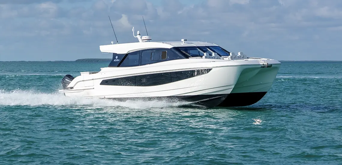 Aquila 42 Coupe navegando a velocidad