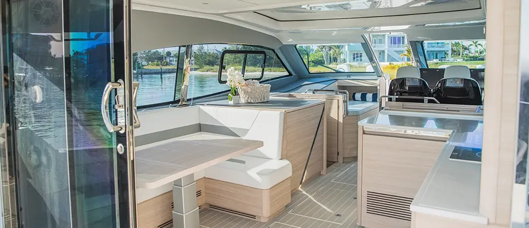 Salón del Aquila 42 Coupe