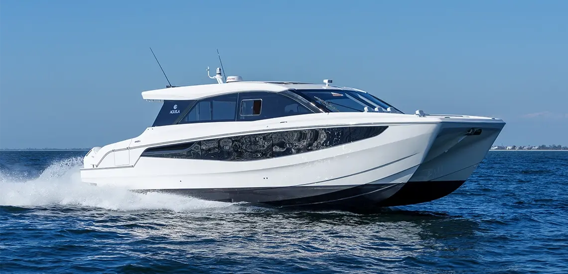 Aquila 46 Coupe navegando a velocidad
