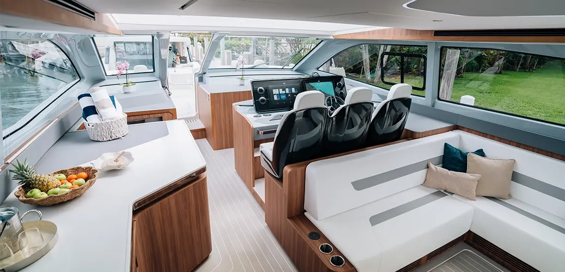 Salón del Aquila 46 Coupe