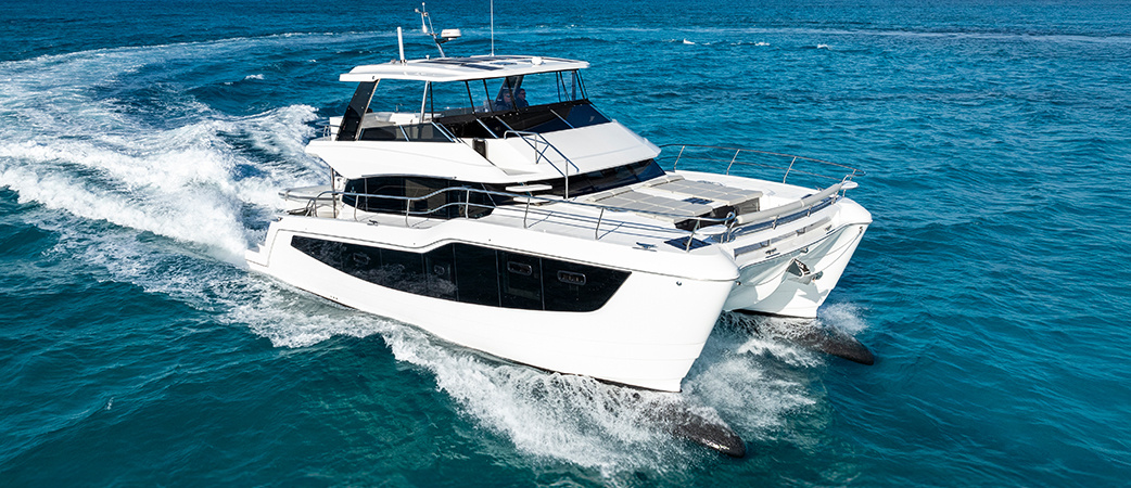 Aquila 50 Yacht navegando a velocidad