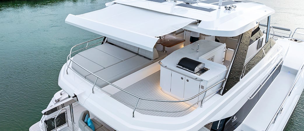 Flybridge del Aquila 50 Yacht