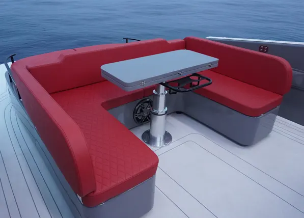 Comedor en U con mesa en la bañera del Kumbra 36